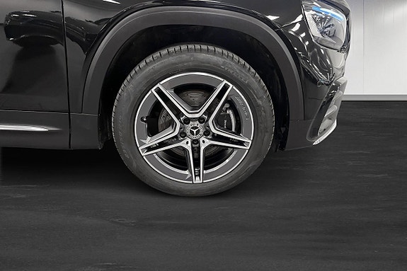 Mercedes-Benz GLB200 12 of 15