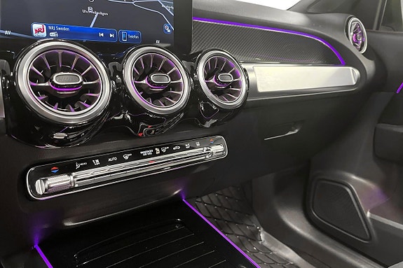 Mercedes-Benz GLB200 14 of 15