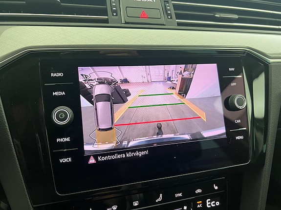 Volkswagen Passat 15 of 18