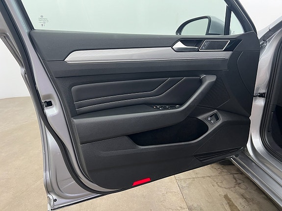 Volkswagen Passat 17 of 18