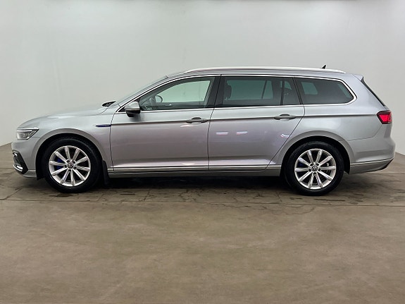 Volkswagen Passat 3 of 18