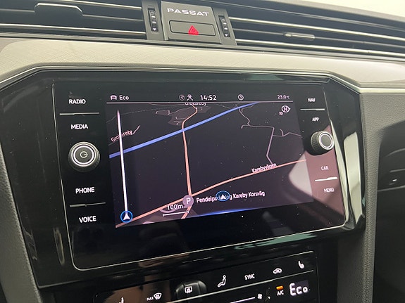 Volkswagen Passat 16 of 18