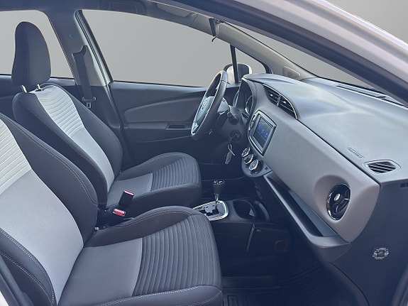 Toyota Yaris 7 of 15