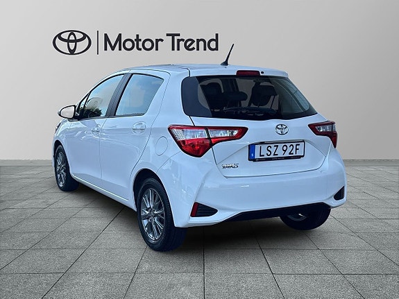 Toyota Yaris 2 of 15