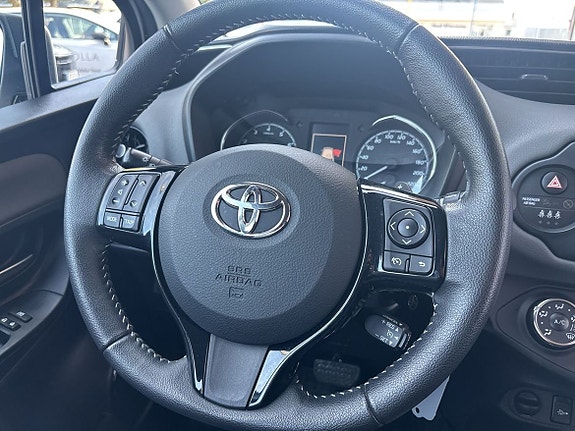 Toyota Yaris 15 of 15