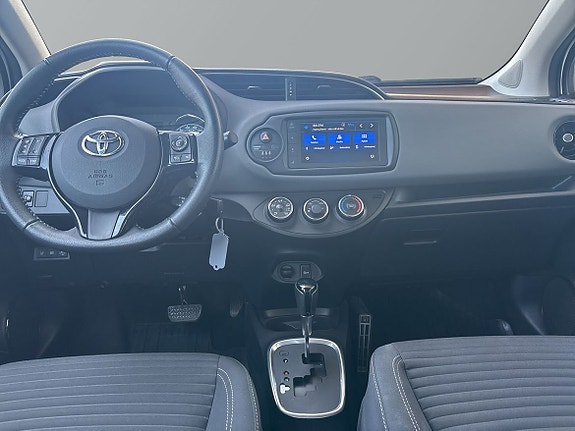 Toyota Yaris 9 of 15