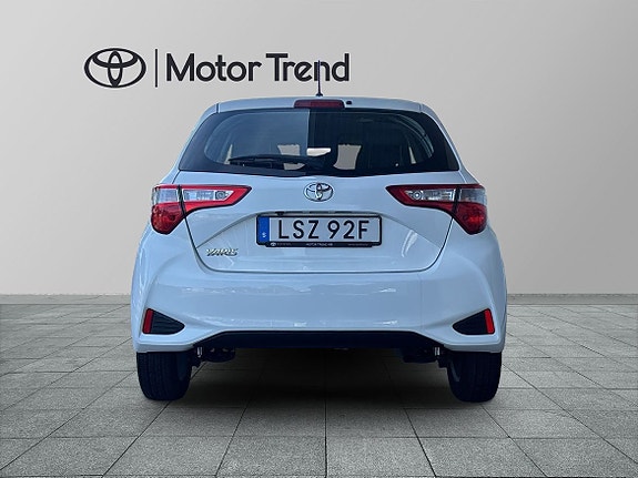 Toyota Yaris 4 of 15