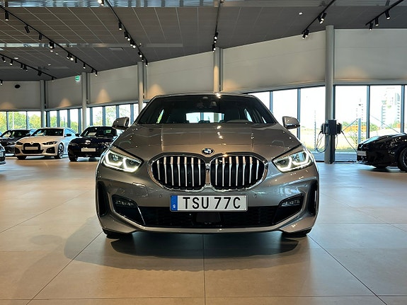 BMW 118i 2 of 16