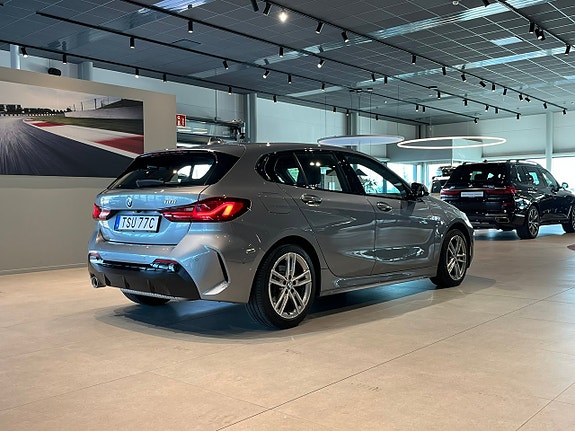 BMW 118i 4 of 16