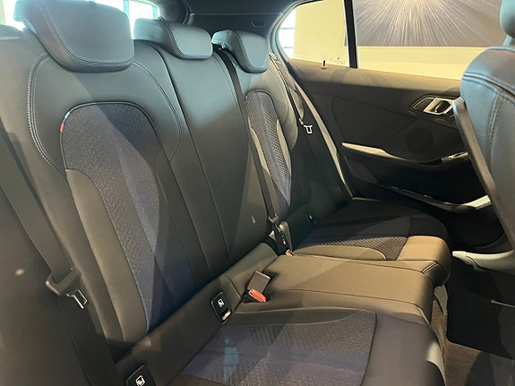 BMW 118i 15 of 16
