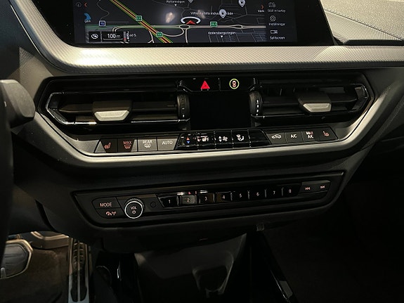 BMW 118i 11 of 16