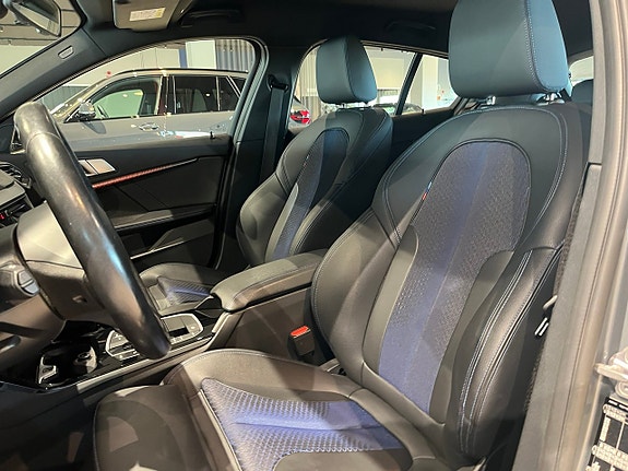 BMW 118i 7 of 16