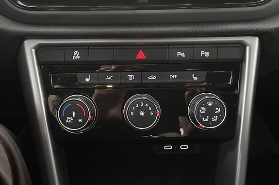 Volkswagen T-Roc 18 of 21