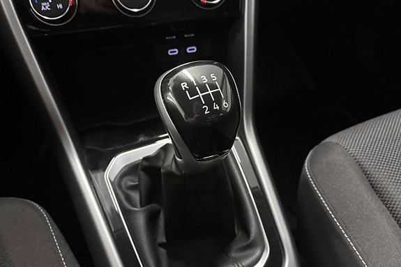 Volkswagen T-Roc 21 of 21