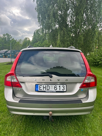 Volvo V70 3 of 9