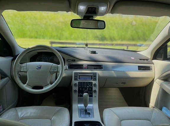 Volvo V70 8 of 9