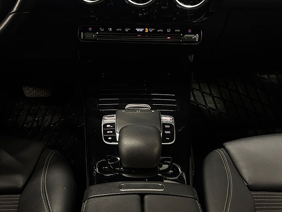 Mercedes-Benz CLA200 11 of 26