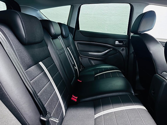 Ford Kuga 8 of 16