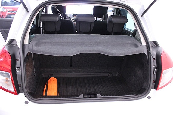 Renault Clio 26 of 26