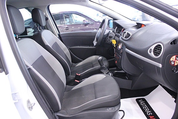 Renault Clio 20 of 26
