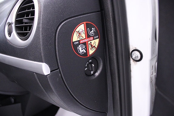 Renault Clio 21 of 26