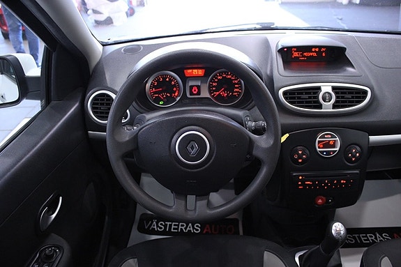 Renault Clio 17 of 26