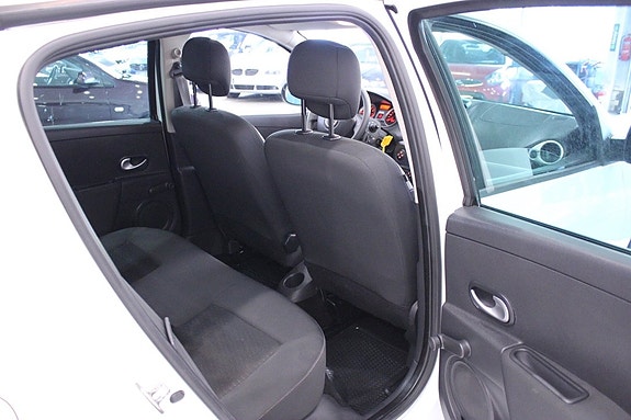 Renault Clio 24 of 26