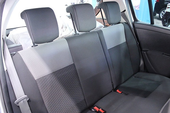 Renault Clio 23 of 26