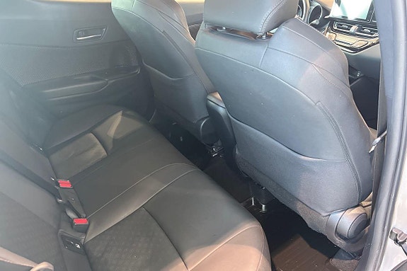 Toyota C-HR 9 of 21