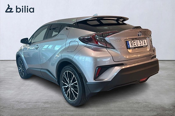 Toyota C-HR 2 of 21