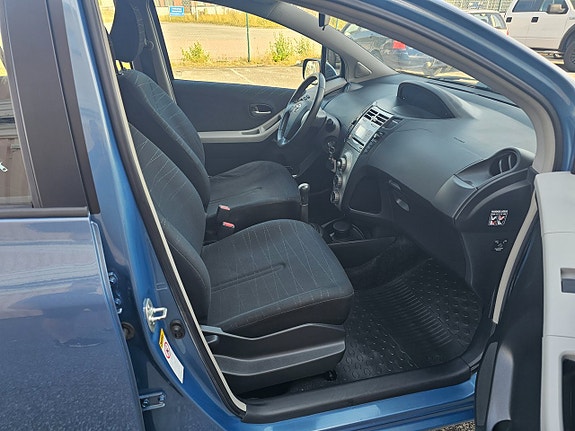 Toyota Yaris 4 of 10