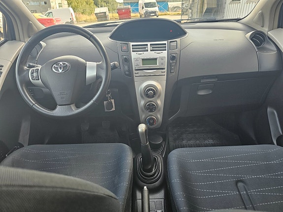 Toyota Yaris 6 of 10