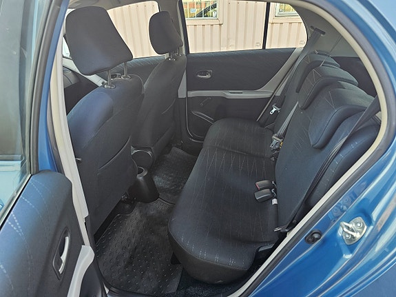 Toyota Yaris 2 of 10