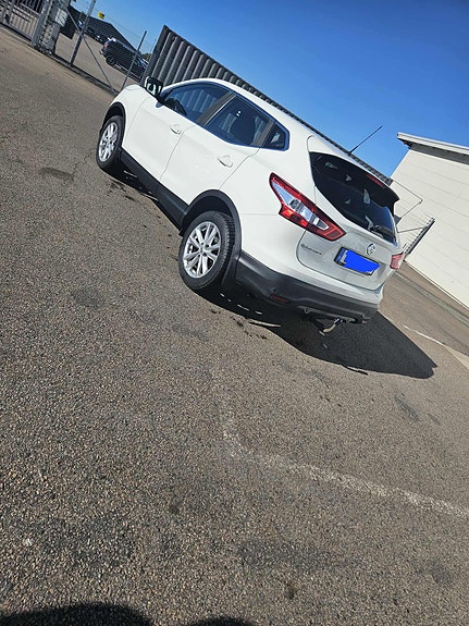 Nissan Qashqai 2 of 5