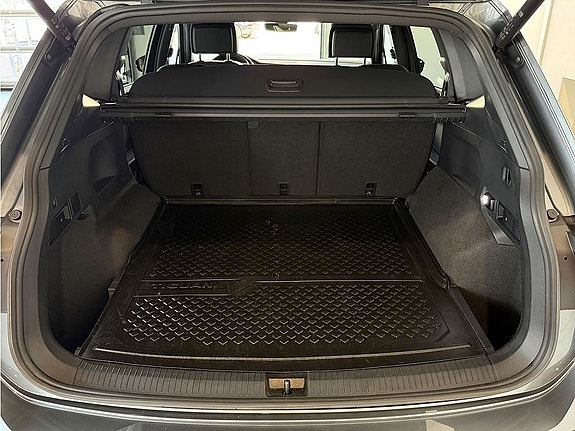 Volkswagen Tiguan Allspace 18 of 23