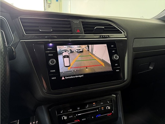 Volkswagen Tiguan Allspace 17 of 23