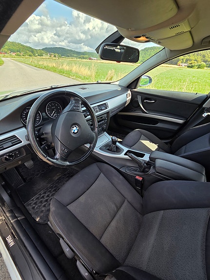 BMW 325i 8 of 8