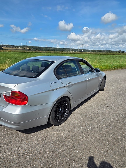 BMW 325i 4 of 8