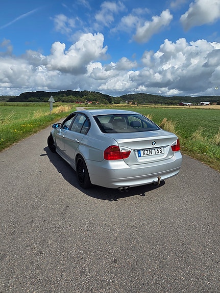 BMW 325i 5 of 8