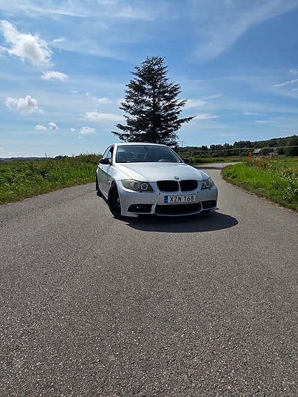 BMW 325i 2 of 8