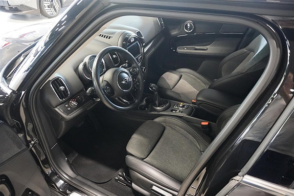 MINI Countryman Cooper SE 2 of 14