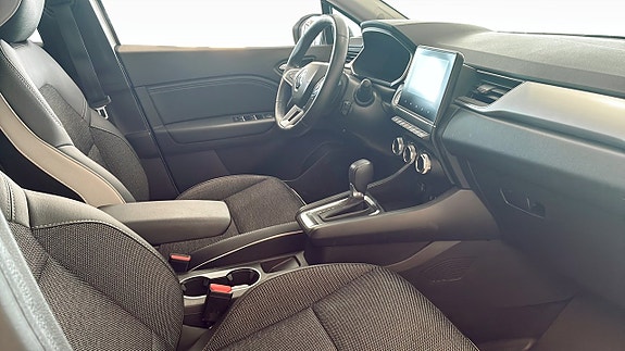 Renault Captur 3 of 12