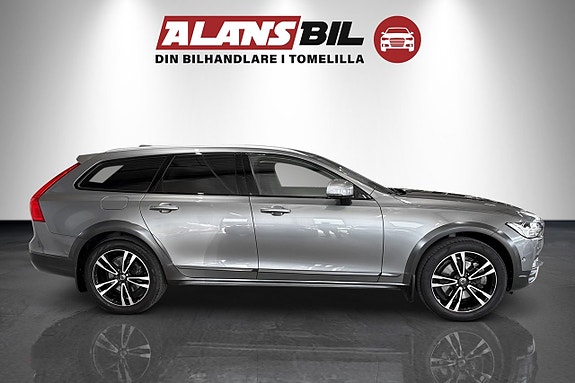 Volvo V90 Cross Country 2 of 10