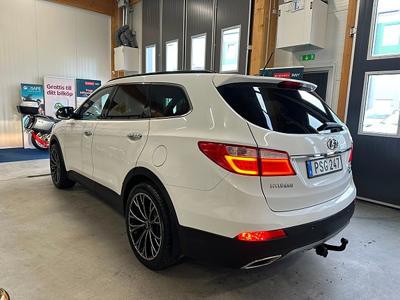 Hyundai Grand Santa Fe 7 of 30