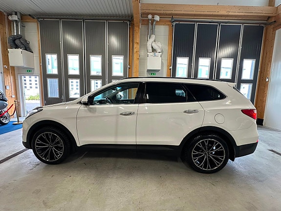 Hyundai Grand Santa Fe 3 of 30