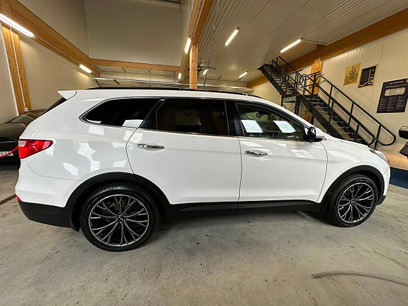 Hyundai Grand Santa Fe 5 of 30
