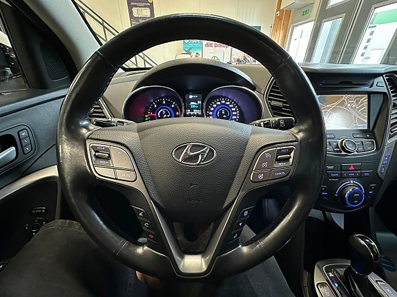 Hyundai Grand Santa Fe 23 of 30