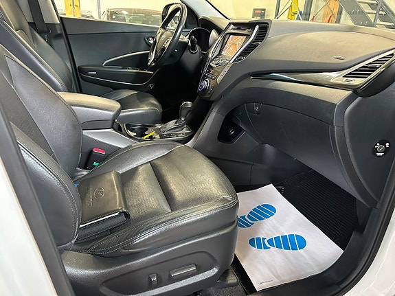 Hyundai Grand Santa Fe 10 of 30