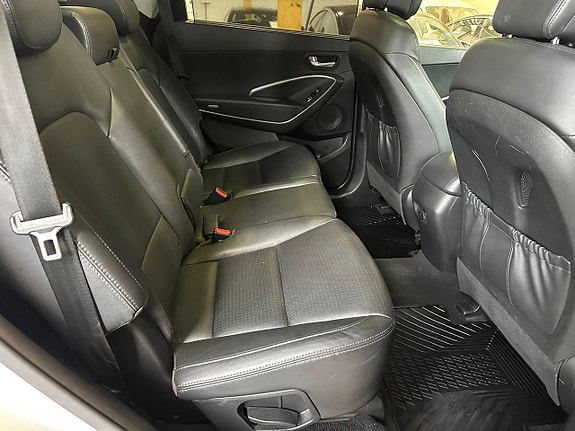 Hyundai Grand Santa Fe 11 of 30