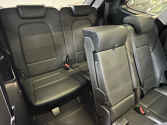 Hyundai Grand Santa Fe 12 of 30